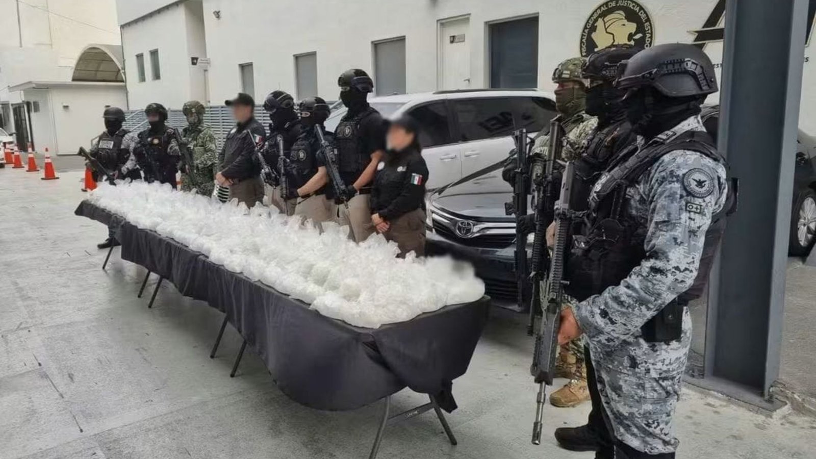 Reportan operativo con tres detenidos y aseguramiento de sustancias