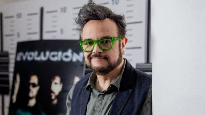 Pospone Aleks Syntek su gira por Europa por recomendación médica
