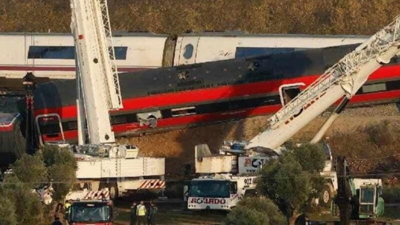 Investigan choque de trenes en España que dejó 69 muertos