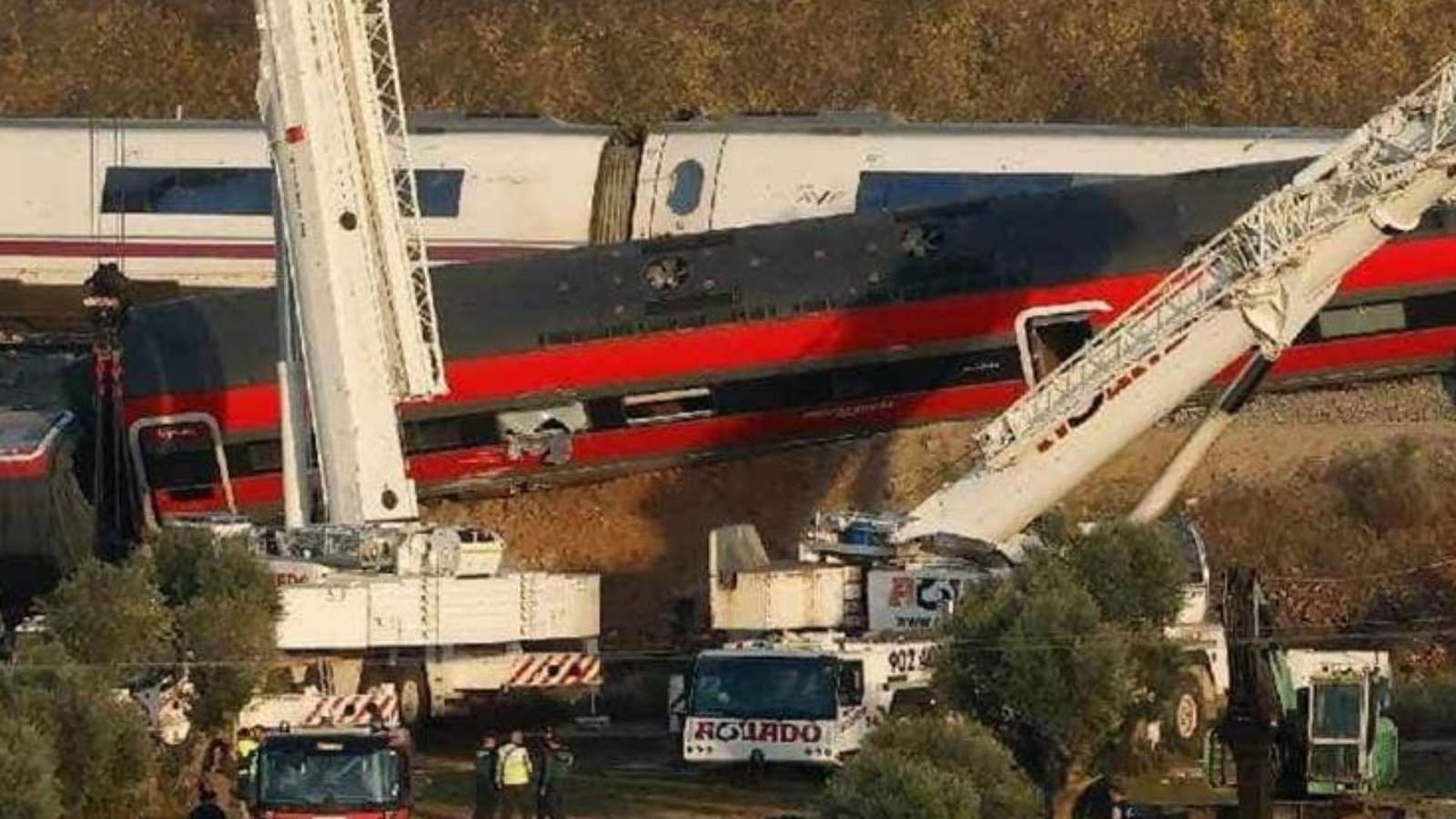 Investigan choque de trenes en España que dejó 69 muertos