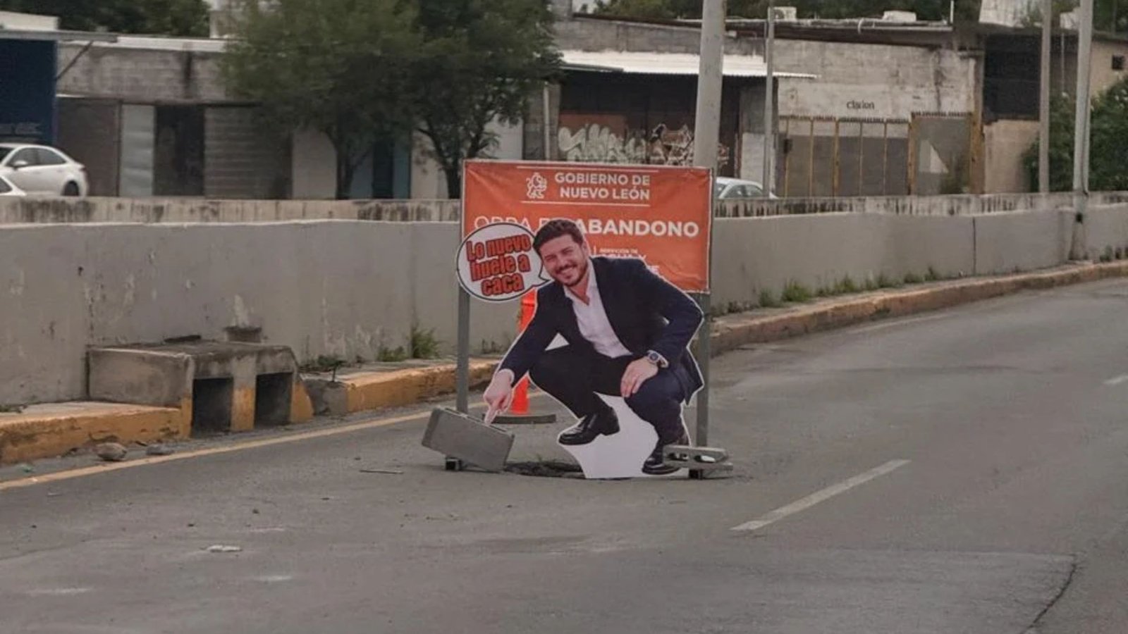 Colocan imagen de Samuel García en obras inconclusas de San Nicolás