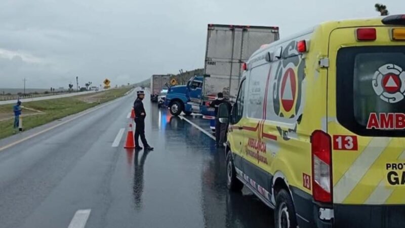 Movilizan lluvias a cuerpos de auxilio en Monterrey