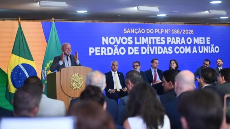Promulga Lula apoyo a microempresarios y propone transporte gratis