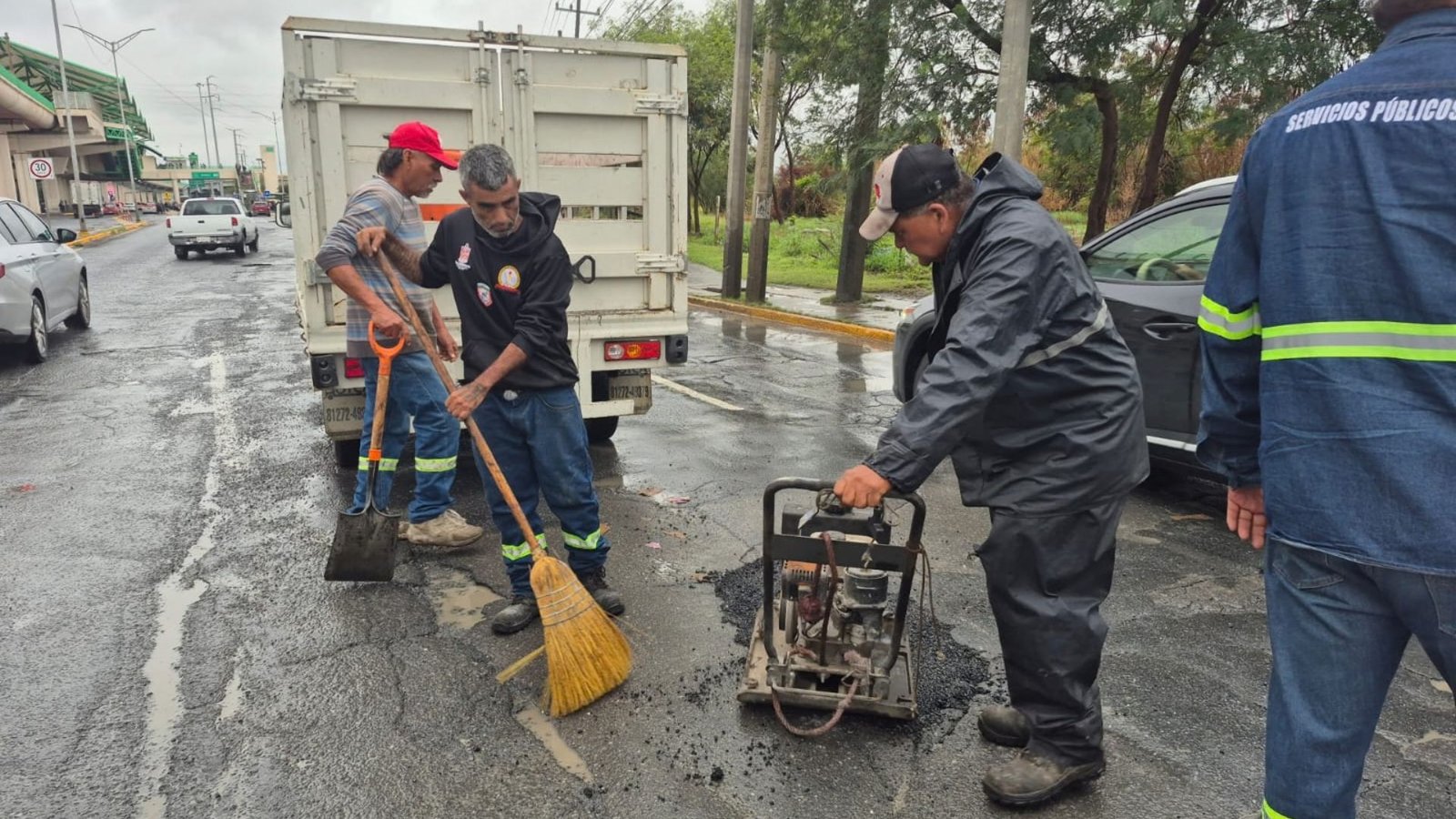 Implementa Escobedo operativo en calles y vialidades tras lluvias