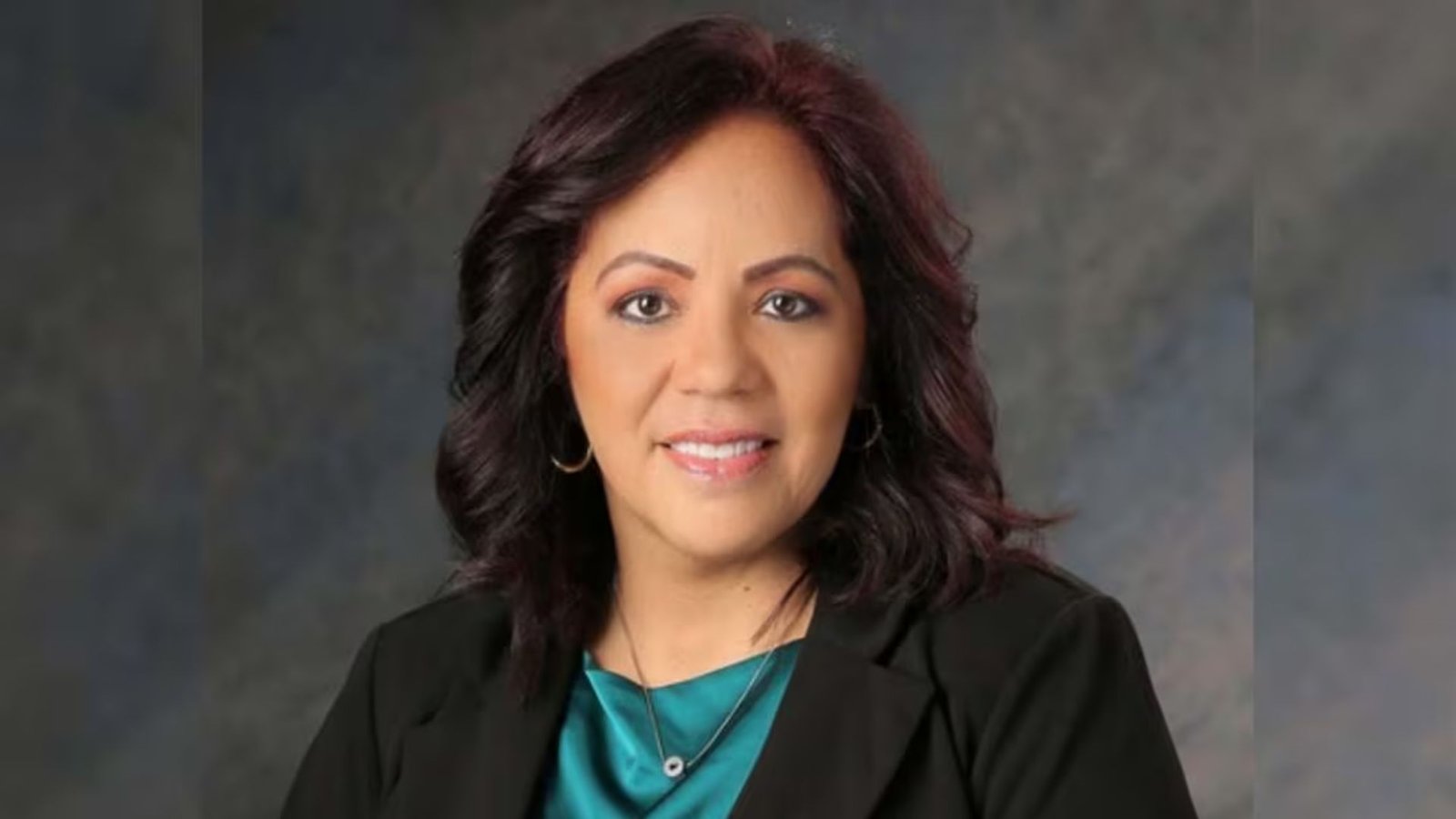 Detienen a alcaldesa de Kissimmee por fraude y hurto mayor