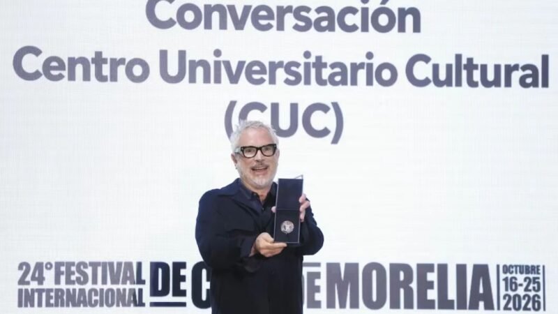 Alfonso Cuarón recibe reconocimiento de la UNAM tras décadas