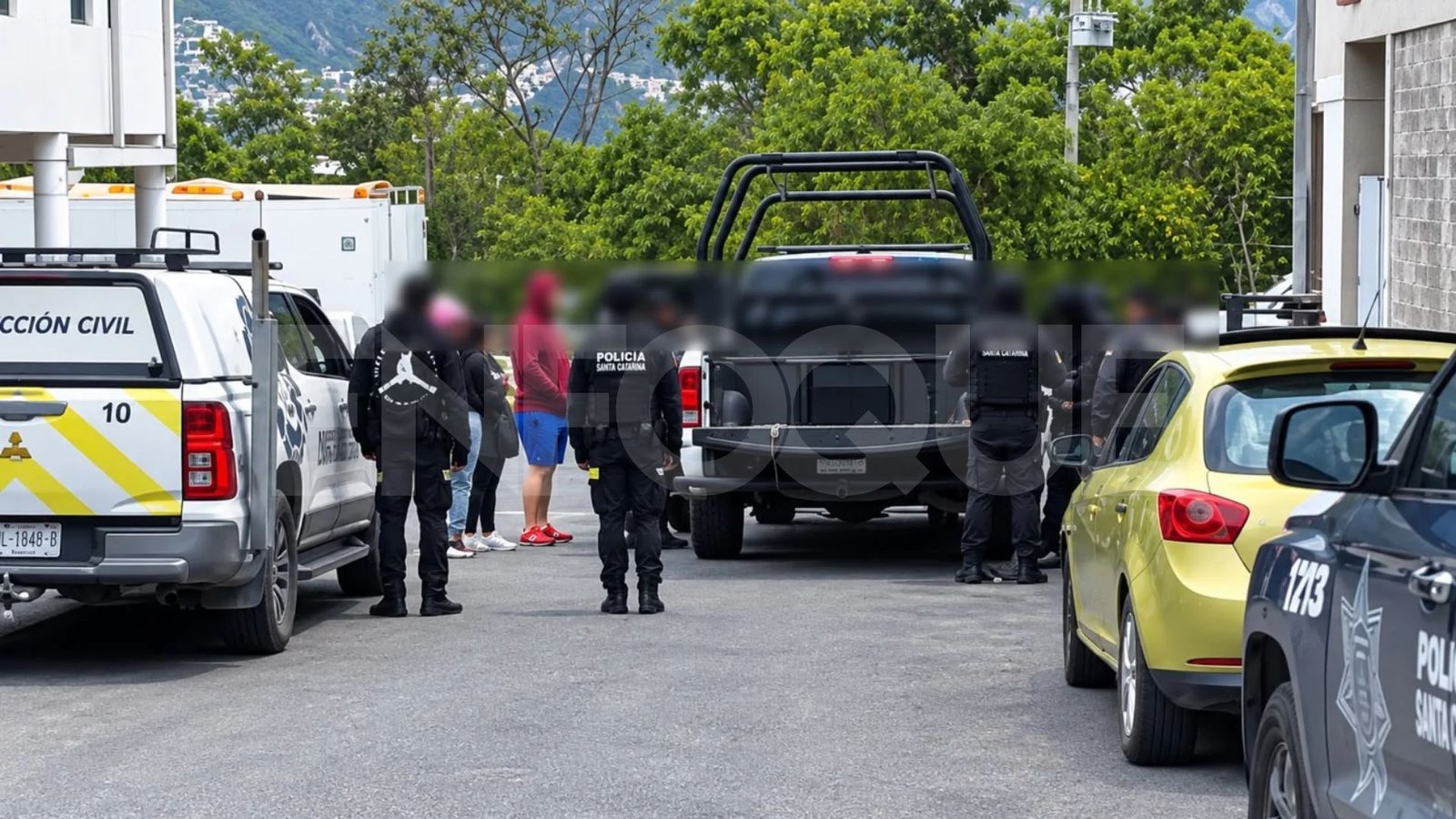 Detienen a hombre por sacar a su novia de gimnasio y golpearla en Santa Catarina