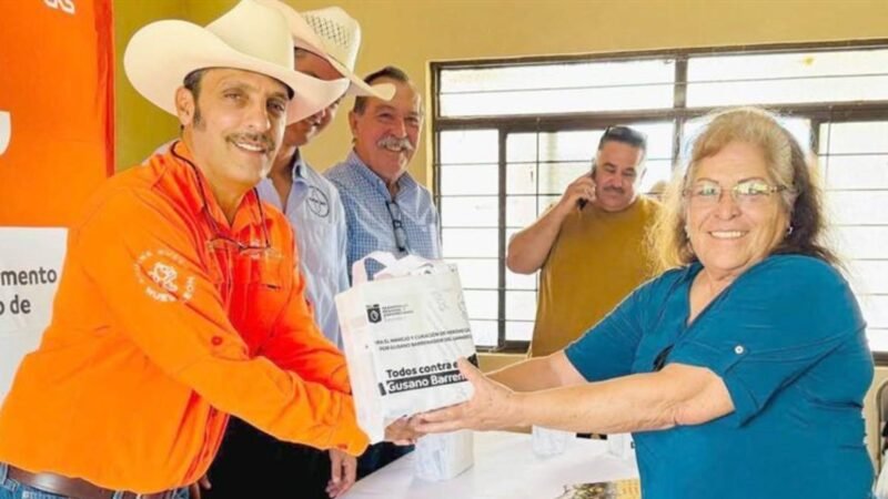 Entregan kits gratuitos contra el gusano barrenador a ganaderos de NL