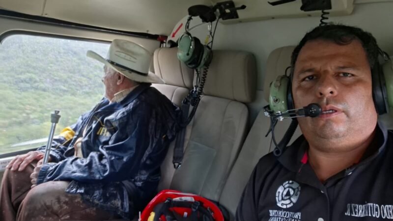 Rescatan a adulto mayor y lo trasladan en helicóptero desde La Huasteca