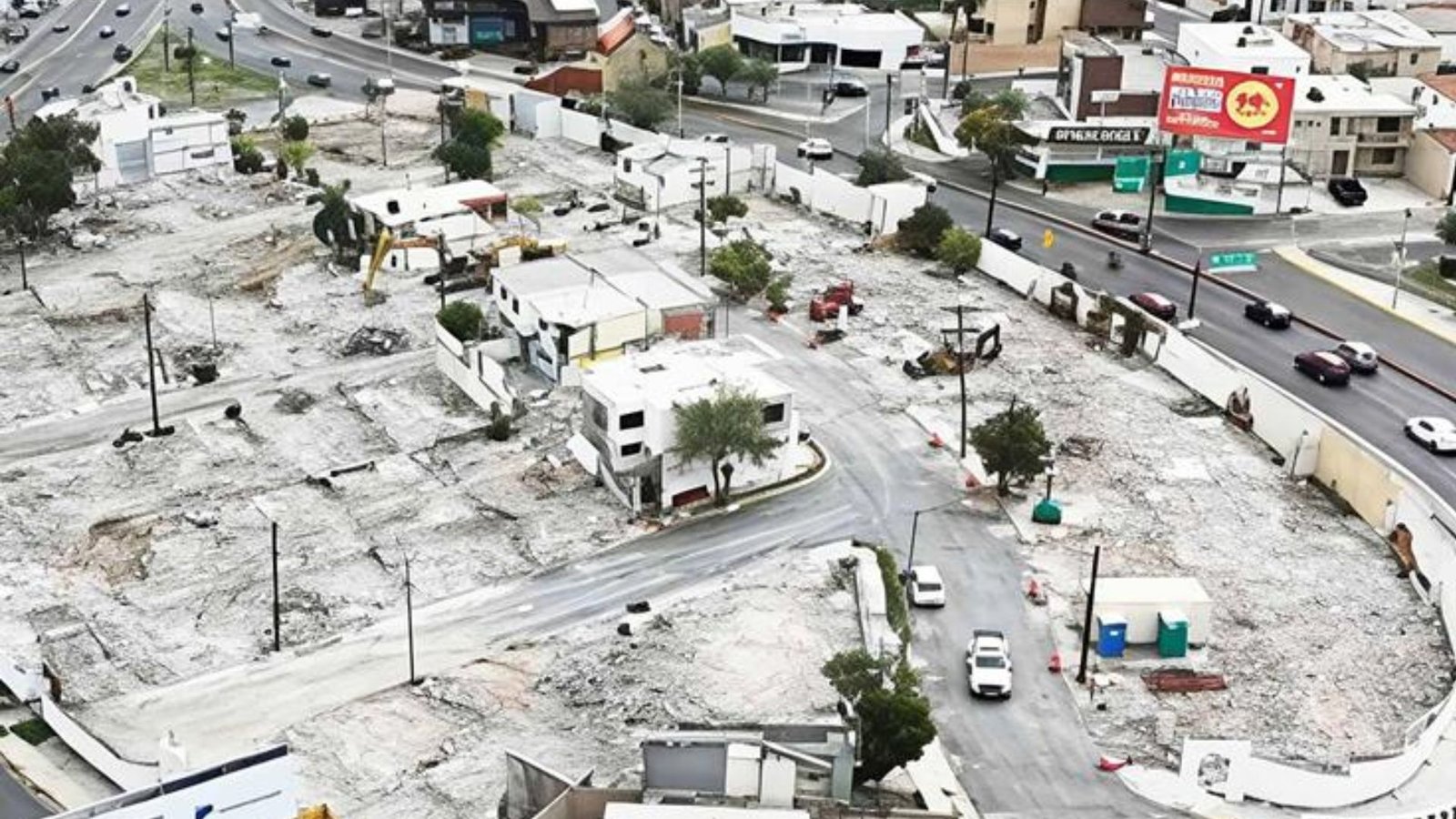 Revela Adrián amparo de último vecino de Rotonda de las Casas