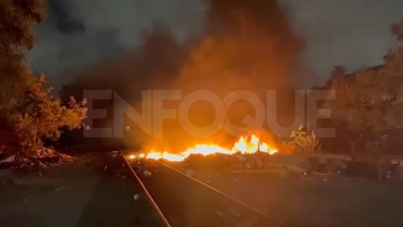 Moviliza incendio de basura a Protección Civil en Monterrey