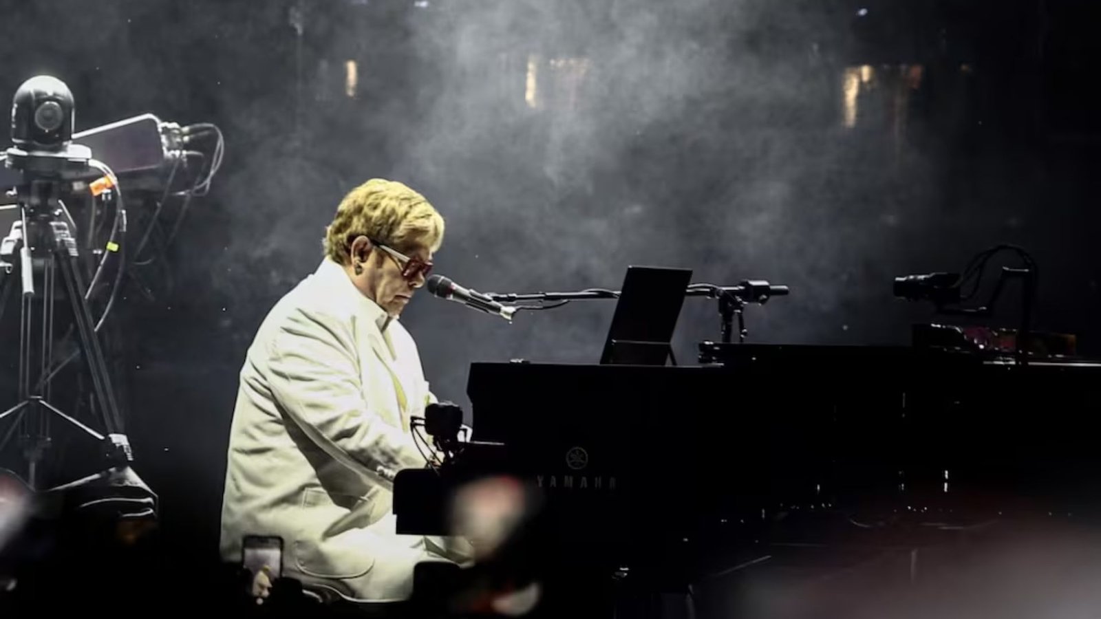 Despide Elton John a México con una noche de clásicos y emoción