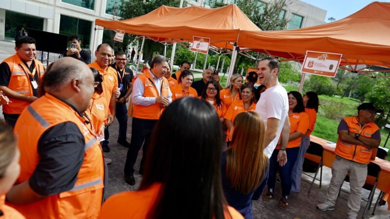 Celebra 070 52 años con jornada de atención ciudadana