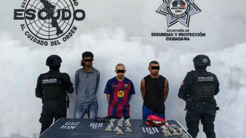 Detienen a tres con 79 dosis de droga en la Colonia Industrial