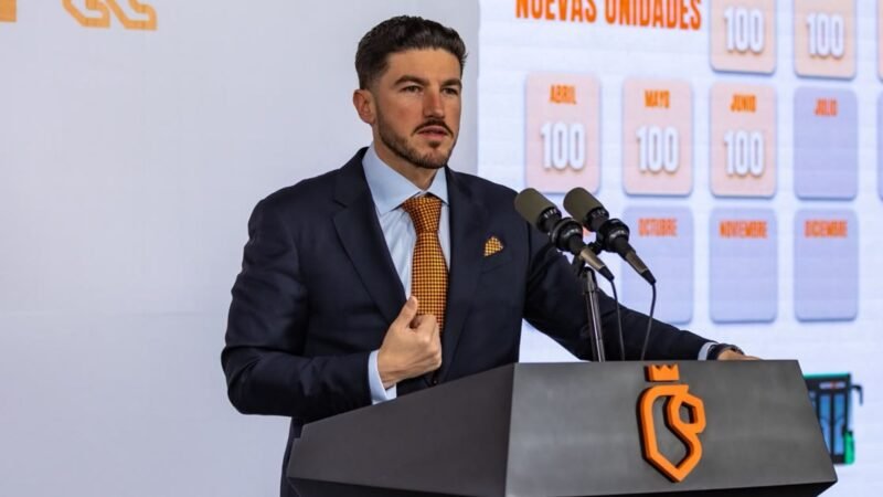 Anuncia Samuel García 600 nuevos camiones para Nuevo León