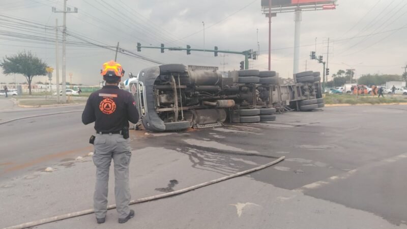 Vuelca pipa con etanol en García y complica tránsito en Lincoln