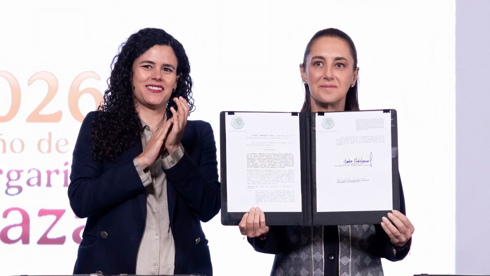 Firma Sheinbaum decreto de nacionalidad única