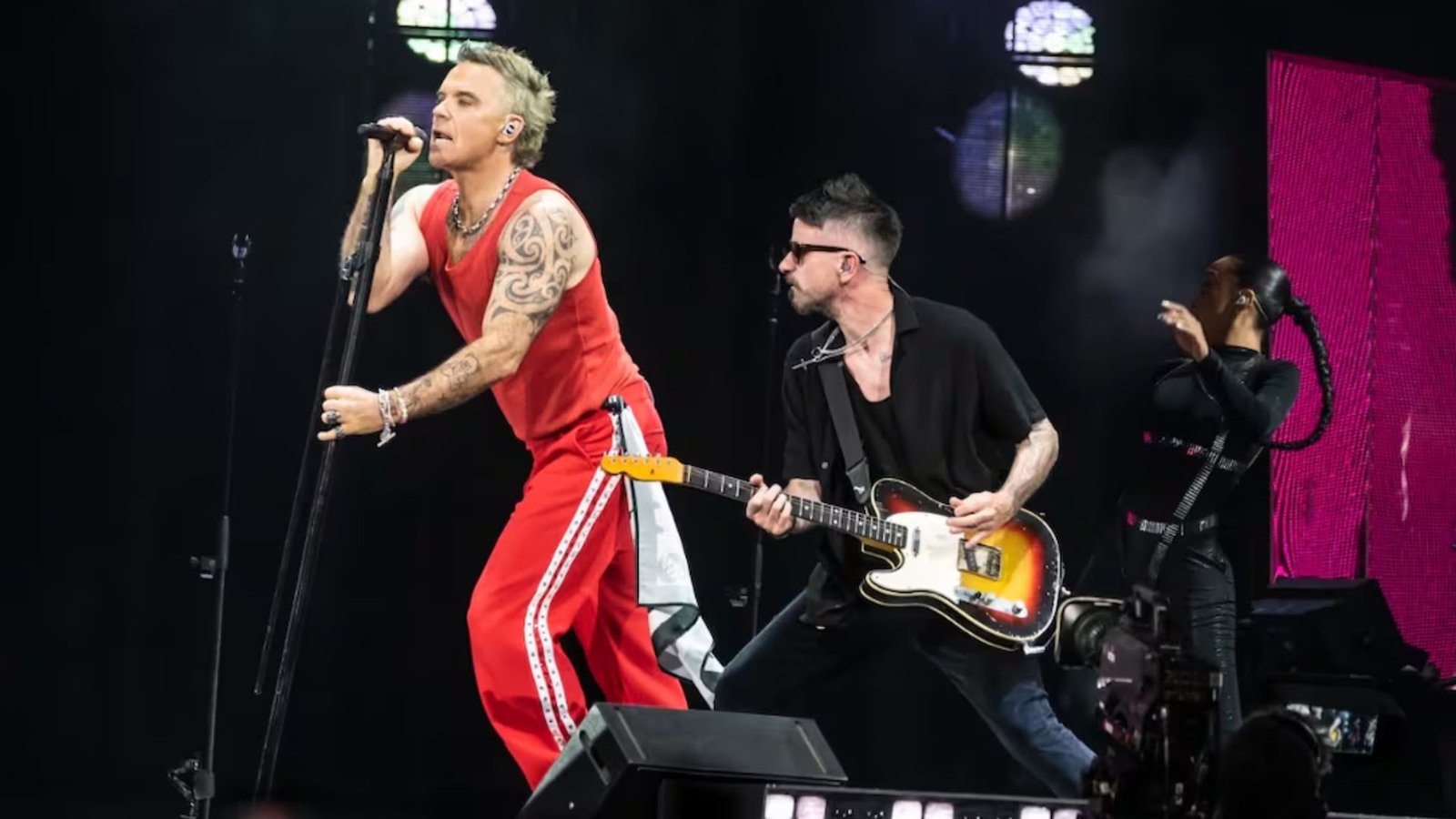 Conquista Robbie Williams al público mexicano con una noche de música y humor