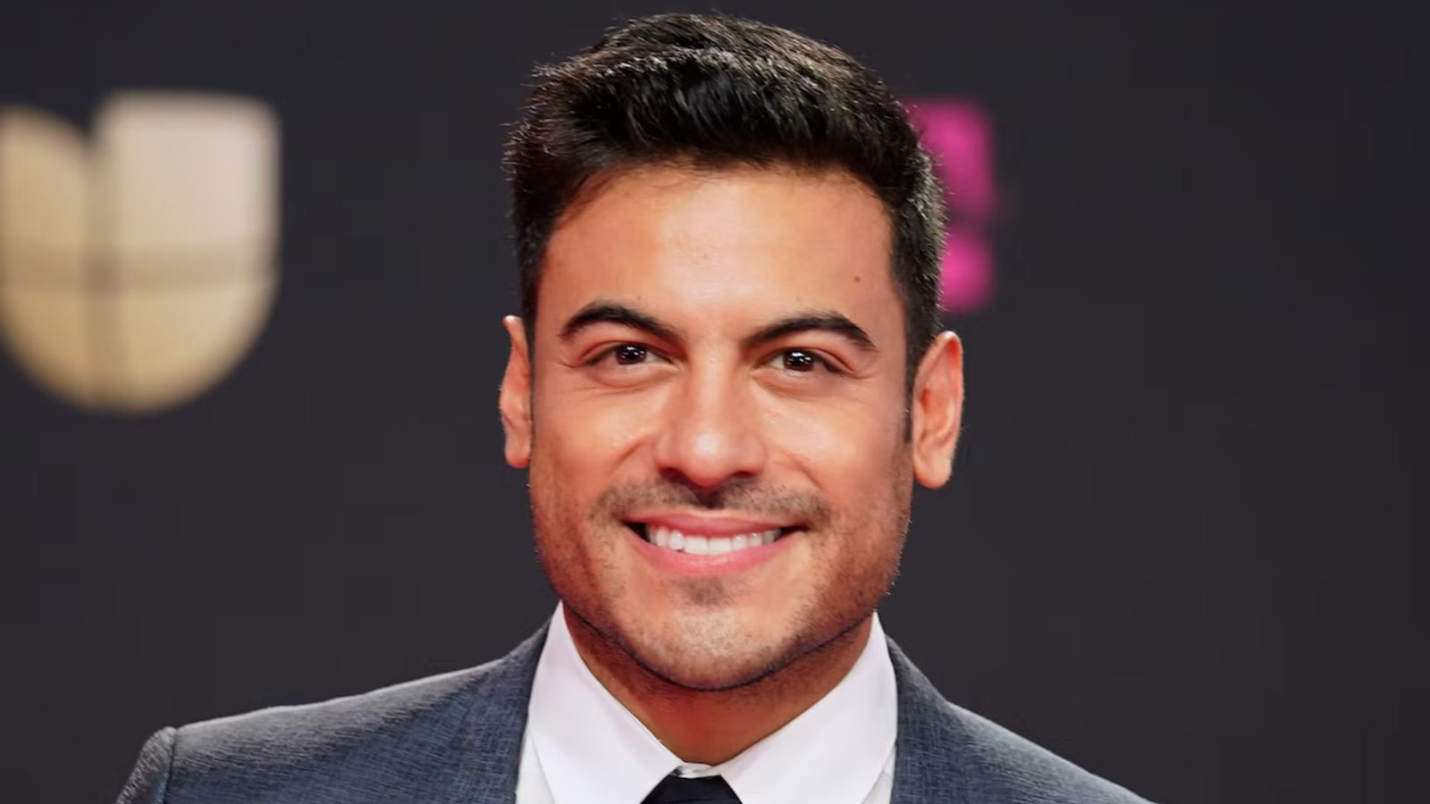 Suspende Carlos Rivera conciertos por cirugía en las cuerdas vocales