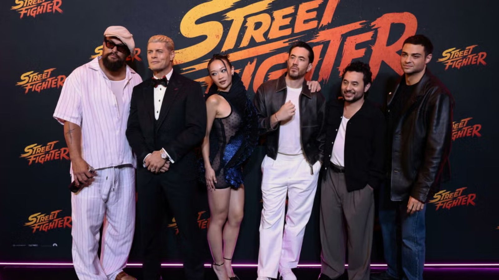 Sorprende Cody Rhodes a fans en premiere de Street Fighter en México