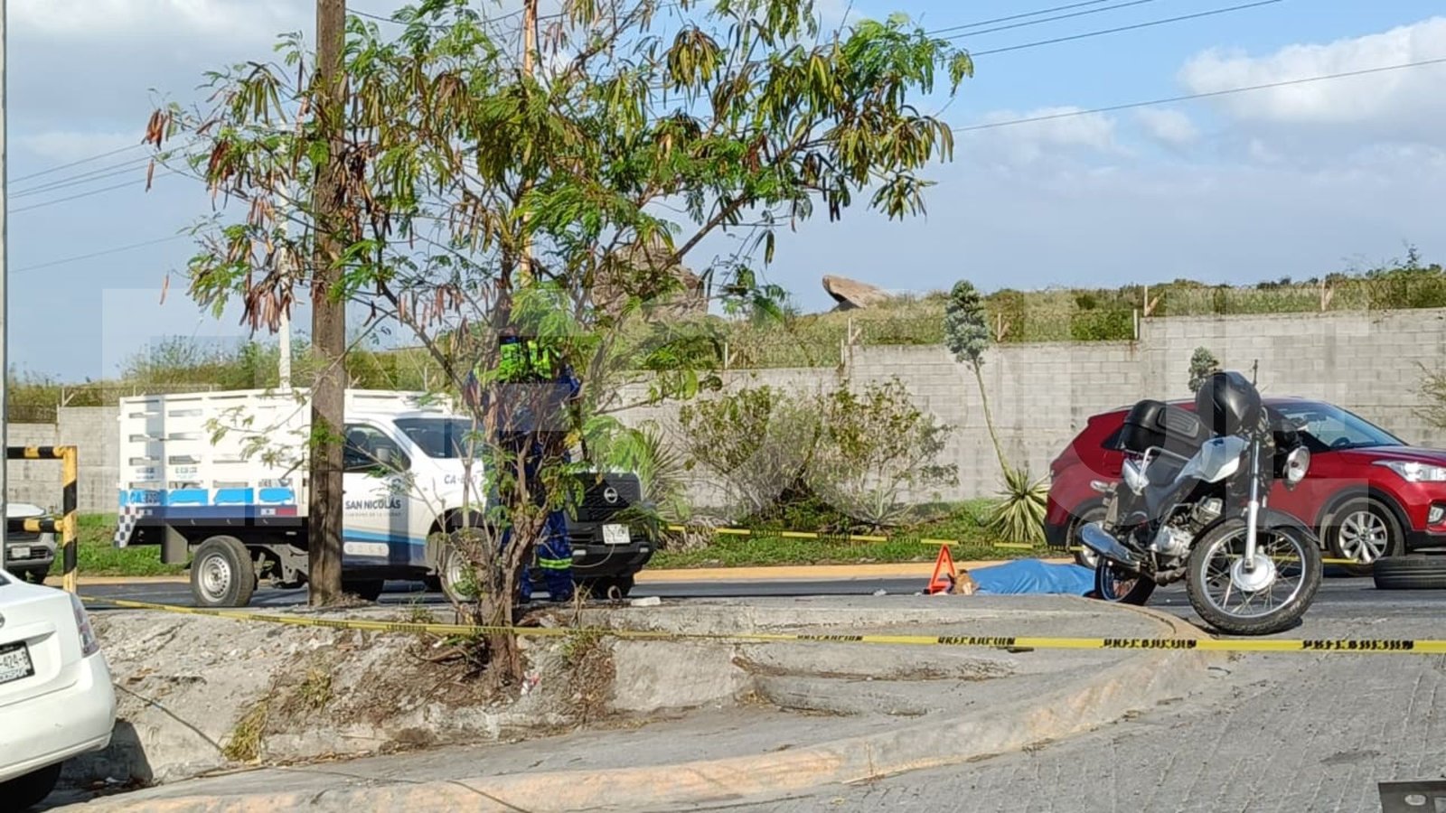 Muere motociclista tras choque en Avenida De La Aurora